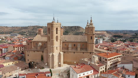 Santa-María-la-Mayor-Alcañiz-Spain-aerial-flight-around-the-church-Aragon-Teruel